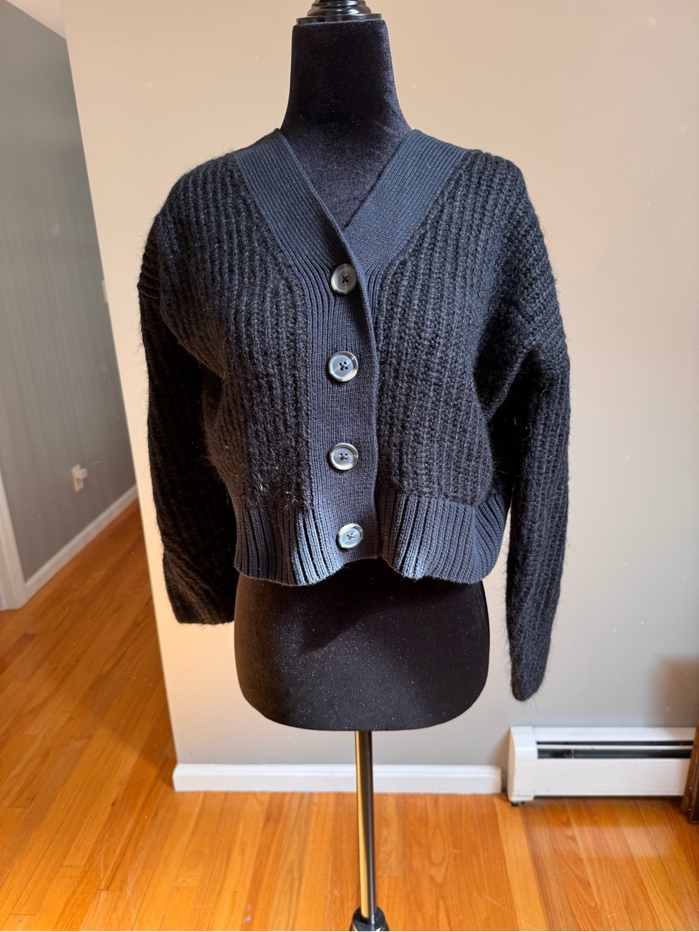Old Navy Black Cropped V-Neck Button Cardigan